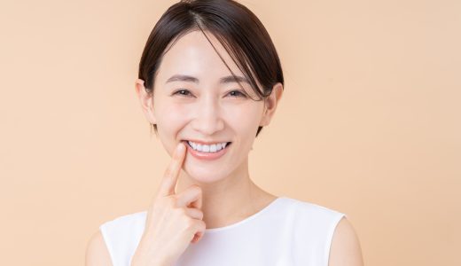 40代の歯列矯正は遅い？メリット・デメリット・後悔しないためのポイントを解説！